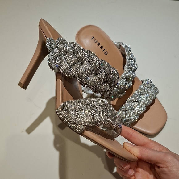 NWOT Torrid Shimmering/Sparkly Silver Braided High Heels (Size 7.5 WW) - Picture 3 of 9